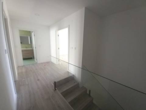 T4 Duplex | Novo | Box | Terraço com Churrasqueira | Castanheira do Ribatejo