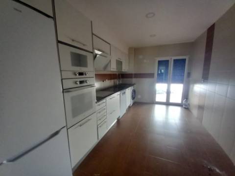 T4 Duplex | Novo | Box | Terraço com Churrasqueira | Castanheira do Ribatejo