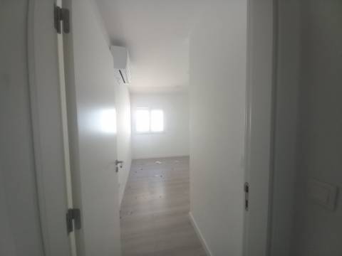 T4 Duplex | Novo | Box | Terraço com Churrasqueira | Castanheira do Ribatejo