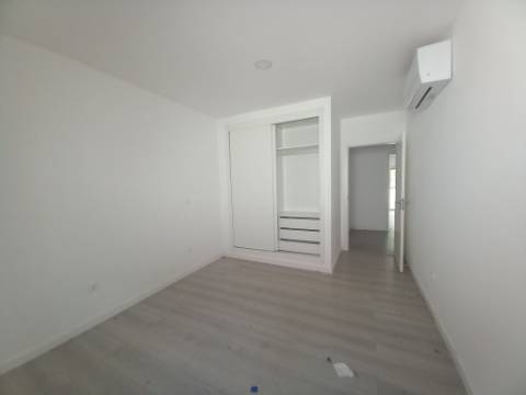 T4 Duplex | Novo | Box | Terraço com Churrasqueira | Castanheira do Ribatejo