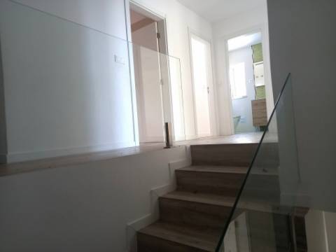 T4 Duplex | Novo | Box | Terraço com Churrasqueira | Castanheira do Ribatejo