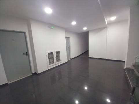 T4 Duplex | Novo | Box | Terraço com Churrasqueira | Castanheira do Ribatejo