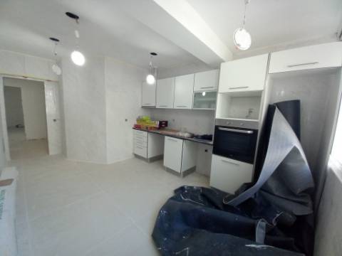 Espaço, Conforto e Modernidade num T4 REMODELADO | Forte da Casa