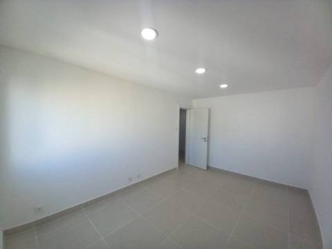 Apartamento T1 EM REMODELAÇÃO TOTAL no Coração da Baixa da Banheira