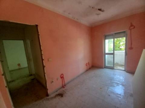Apartamento T1 EM REMODELAÇÃO TOTAL no Coração da Baixa da Banheira