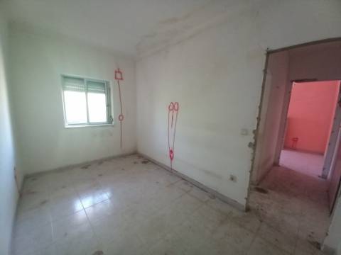 Apartamento T1 EM REMODELAÇÃO TOTAL no Coração da Baixa da Banheira