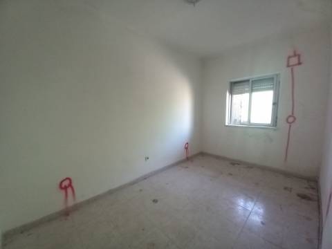 Apartamento T1 EM REMODELAÇÃO TOTAL no Coração da Baixa da Banheira