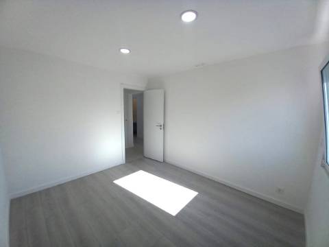 Apartamento T1 EM REMODELAÇÃO TOTAL no Coração da Baixa da Banheira