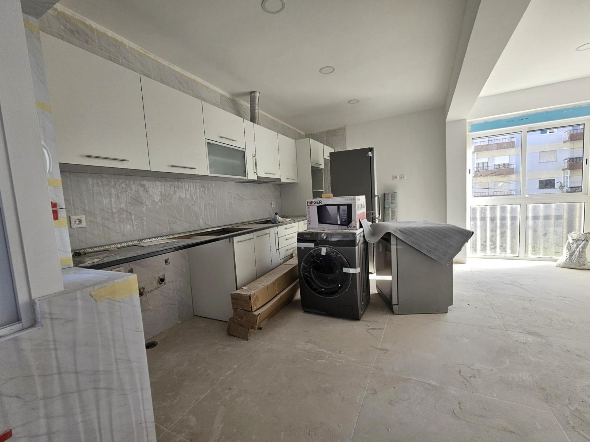 Apartamento T2 | TOTALMENTE RENOVADO | OPEN SPACE | Laranjeiro