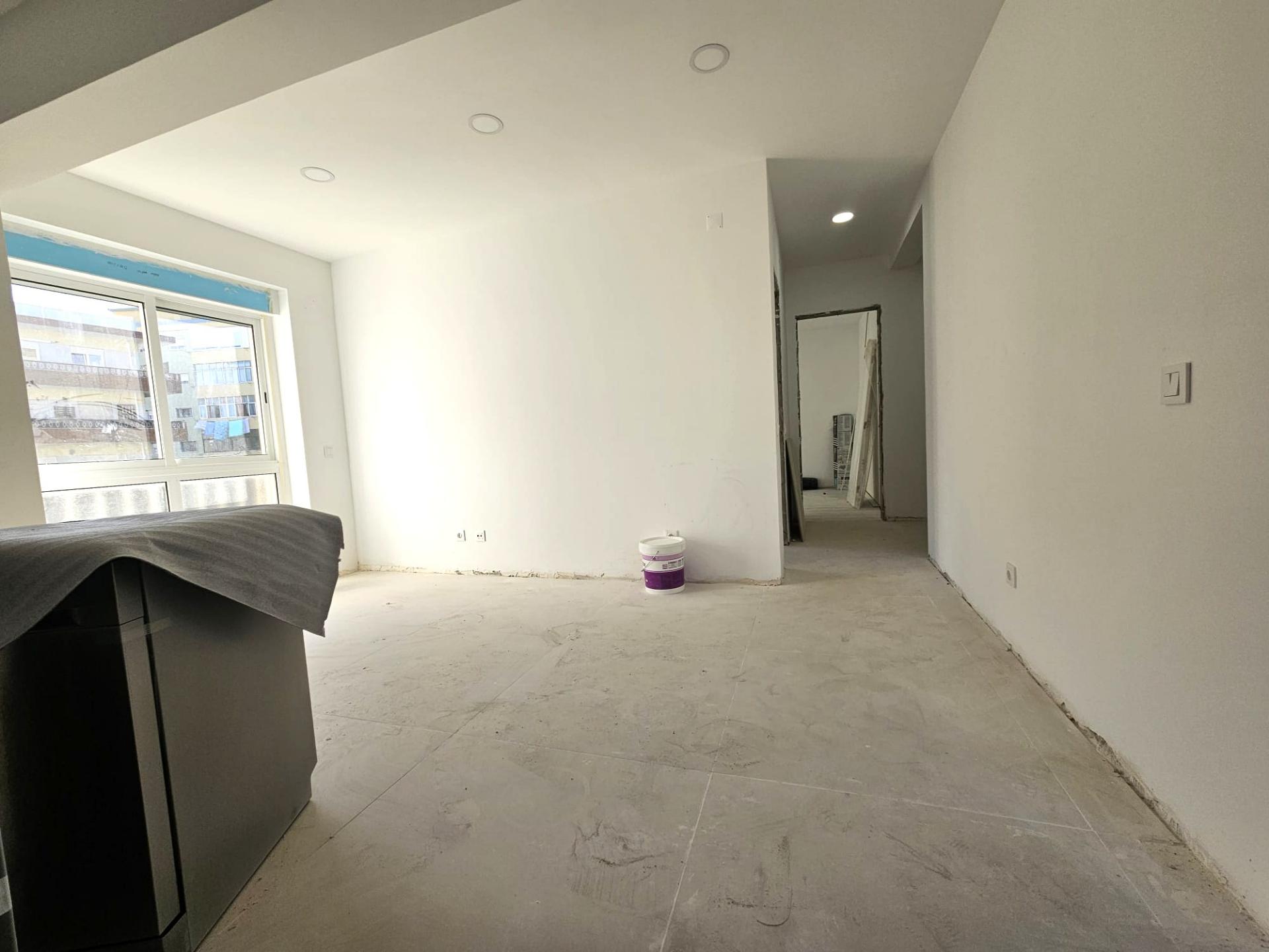 Apartamento T2 | TOTALMENTE RENOVADO | OPEN SPACE | Laranjeiro