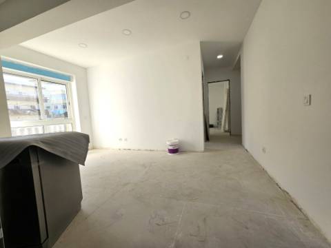 Apartamento T2 | TOTALMENTE RENOVADO | OPEN SPACE | Laranjeiro