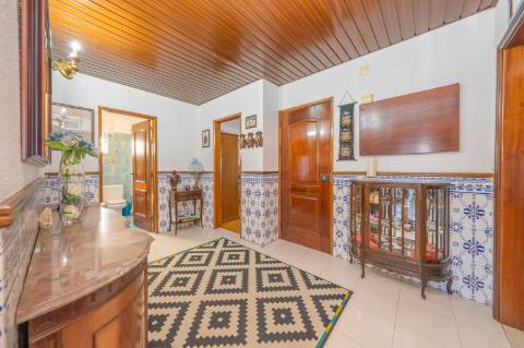 | Vila Chã | Andar de Moradia | T3 + T1 | Espaço Exterior | Garagem |