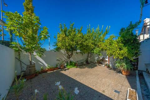 | Vila Chã | Andar de Moradia | T3 + T1 | Espaço Exterior | Garagem |