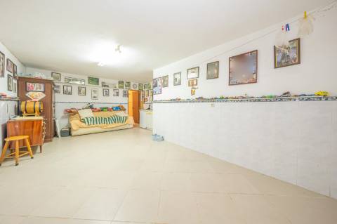 | Vila Chã | Andar de Moradia | T3 + T1 | Espaço Exterior | Garagem |