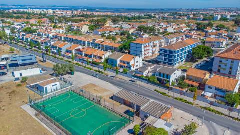 | Vila Chã | Andar de Moradia | T3 + T1 | Espaço Exterior | Garagem |