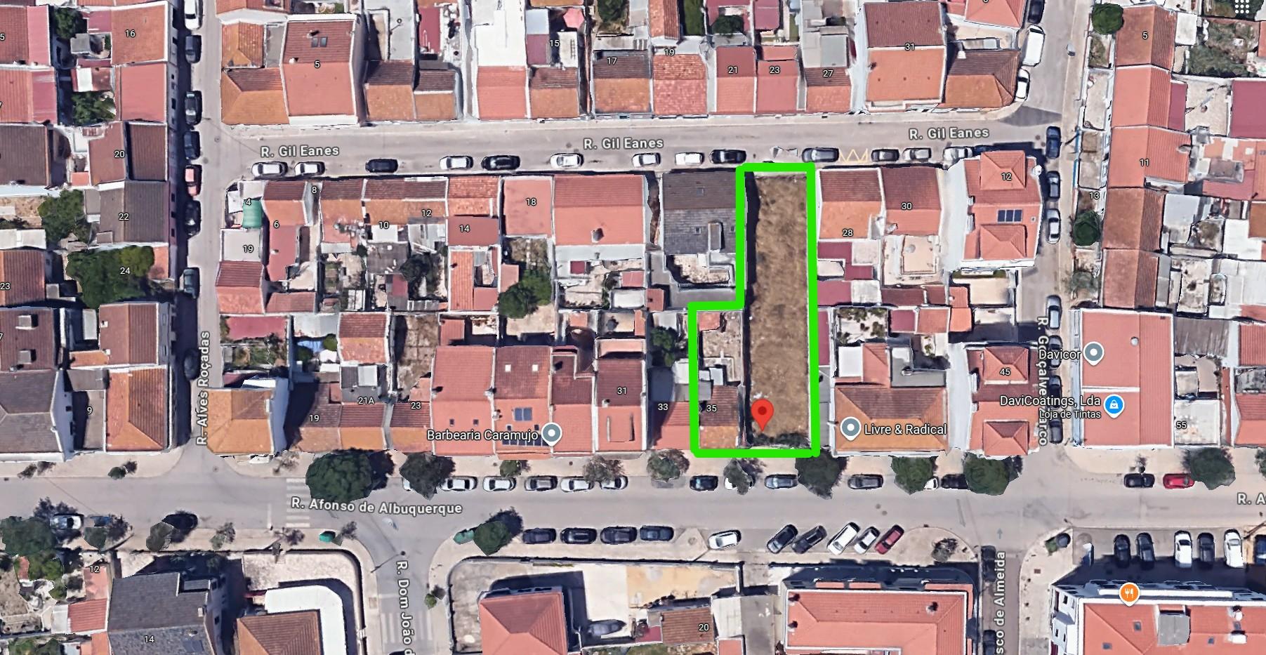 | Terreno Urbano | Projeto Aprovado para 8 apartamentos | Licenças a Pagamento |