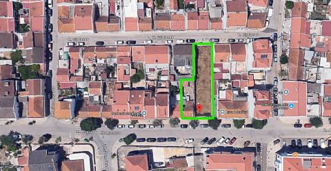 | Terreno Urbano | Projeto Aprovado para 8 apartamentos | Licenças a Pagamento |