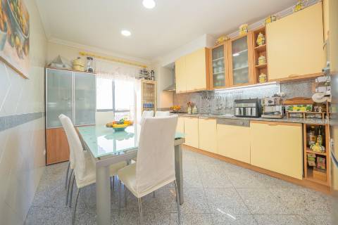 || Apartamento T4 | VISTA RIO e CASTELO | VARANDA PANORÂMICA | PARQUEAMENTO ||