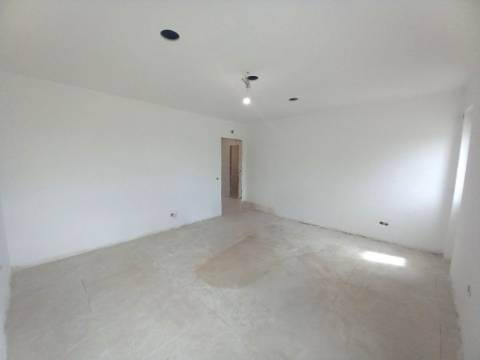 || Apartamento T2 TOTALMENTE REMODELADO | Pronto a Entrar ||