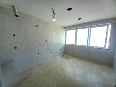 || Apartamento T2 TOTALMENTE REMODELADO | Pronto a Entrar ||