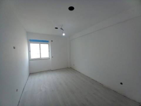 || Apartamento T2 TOTALMENTE REMODELADO | Pronto a Entrar ||