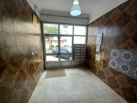 || Apartamento T2 TOTALMENTE REMODELADO | Pronto a Entrar ||