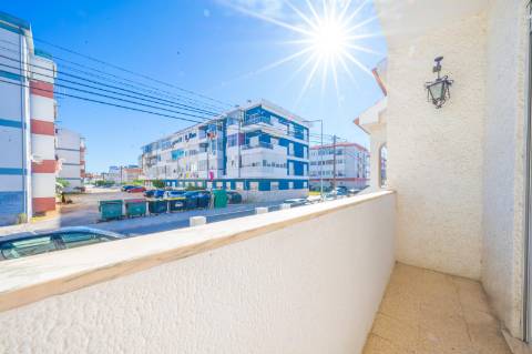 | Vila Chã | Andar de Moradia | T3 | Espaço Exterior com 70 m2 |