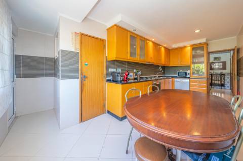 | Vila Chã | Andar de Moradia | T3 | Espaço Exterior com 70 m2 |