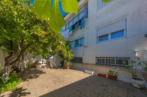 | Vila Chã | Andar de Moradia | T3 | Espaço Exterior com 70 m2 |