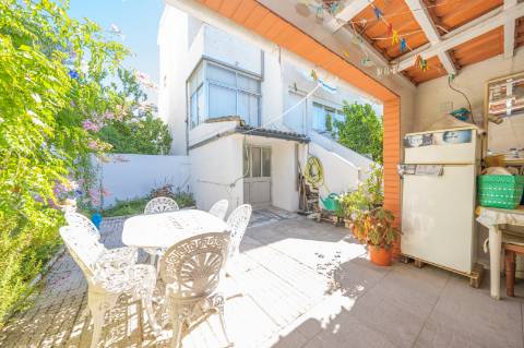 | Vila Chã | Andar de Moradia | T3 | Espaço Exterior com 70 m2 |