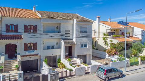 | Vila Chã | Andar de Moradia | T3 | Espaço Exterior com 70 m2 |