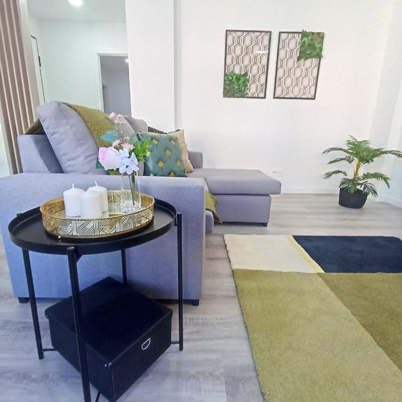|| Apartamento T3 REMODELADO | No centro de BENFICA | VARANDAS ||