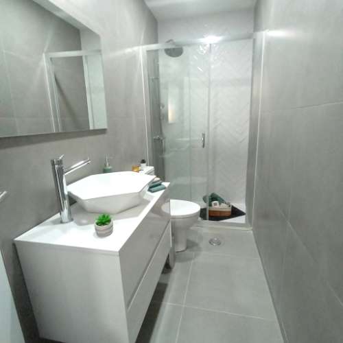 || Apartamento T3 REMODELADO | No centro de BENFICA | VARANDAS ||