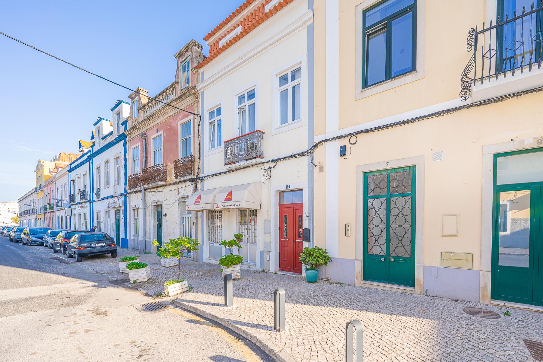 | PRÉDIO 3 PISOS | ZONA RIBEIRINHA | VISTA RIO SADO | LICENÇA AL |