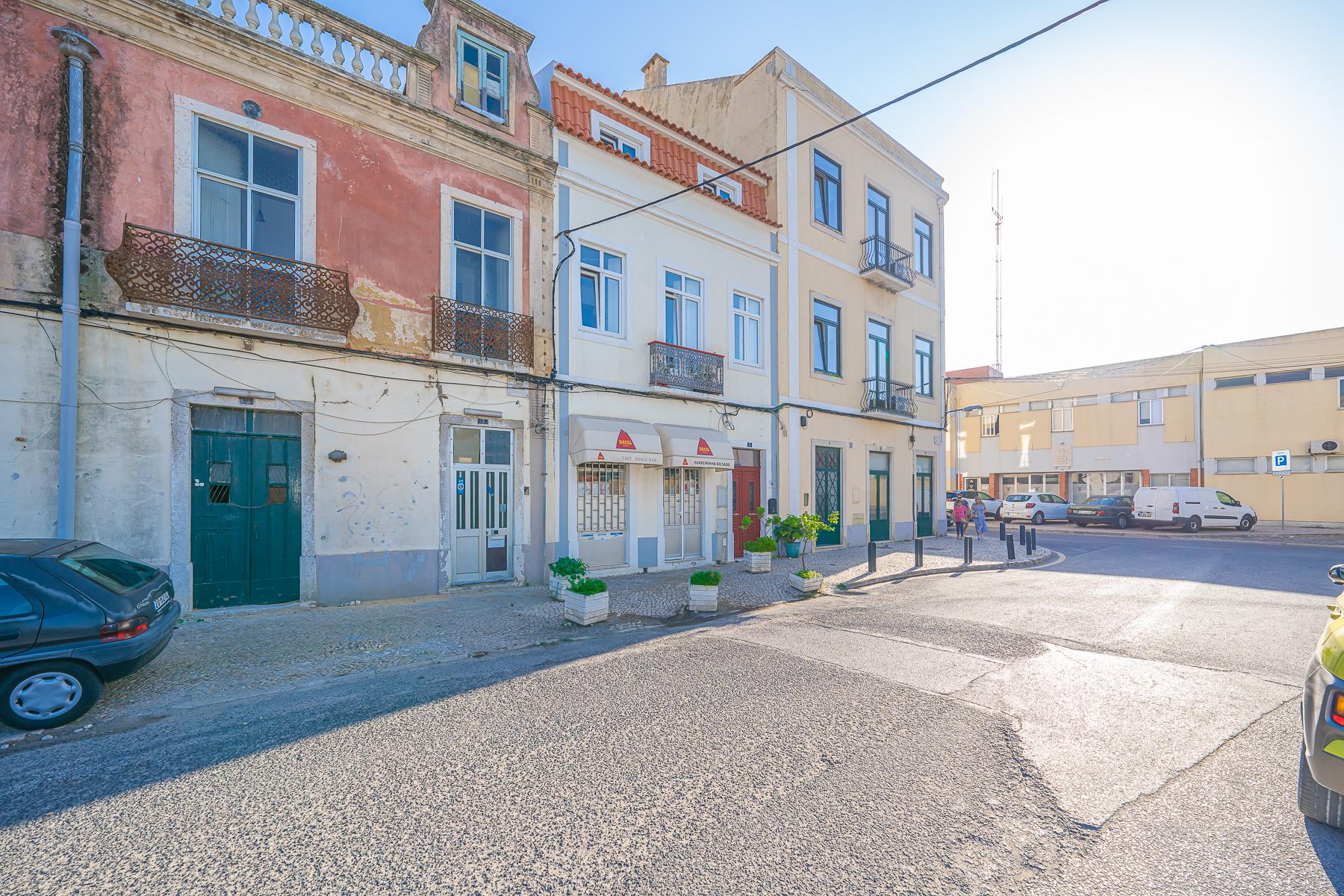 | PRÉDIO 3 PISOS | ZONA RIBEIRINHA | VISTA RIO SADO | LICENÇA AL |