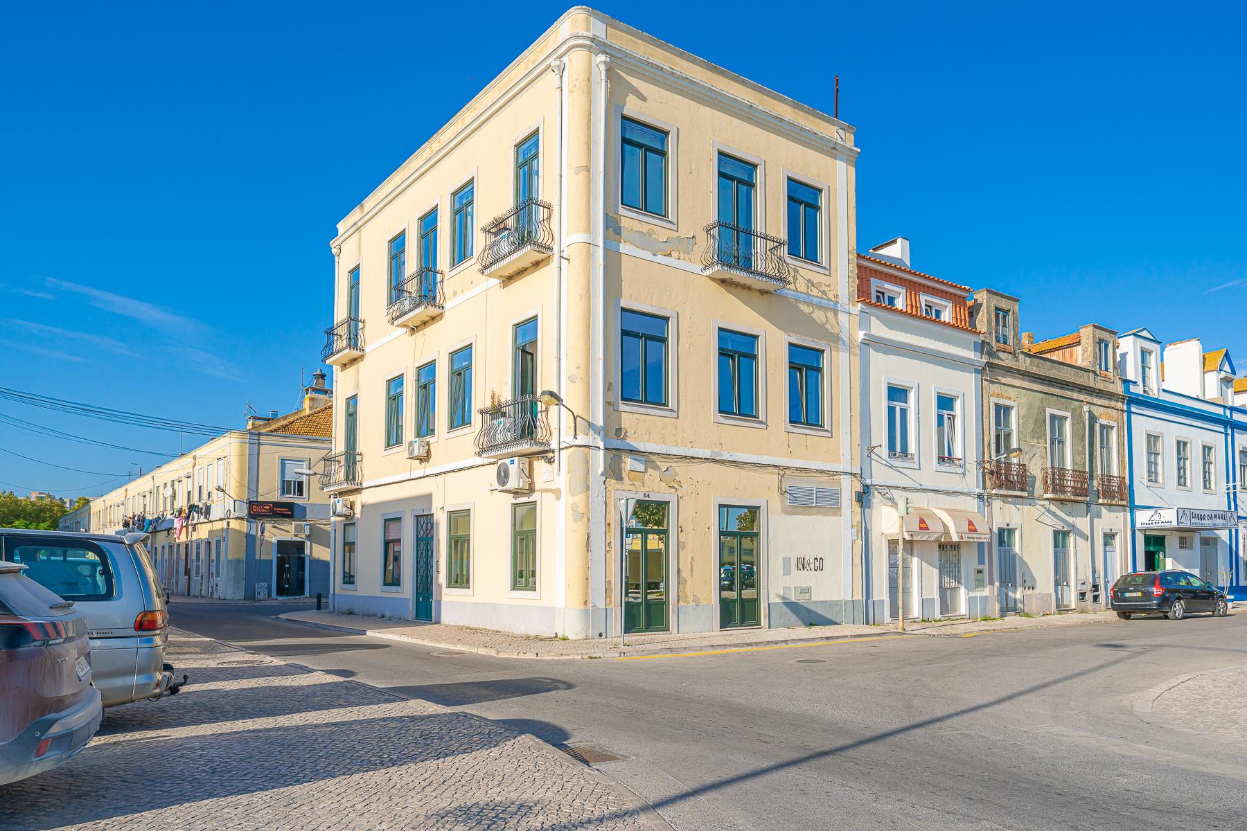 | PRÉDIO 3 PISOS | ZONA RIBEIRINHA | VISTA RIO SADO | LICENÇA AL |