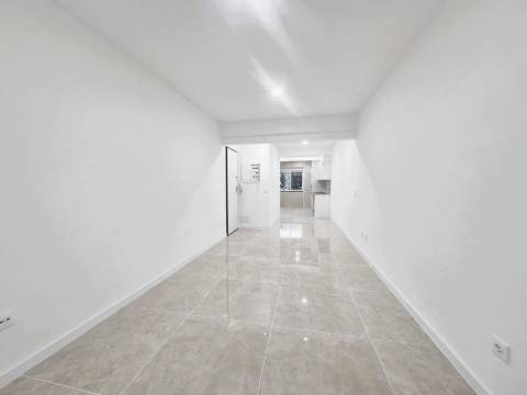 | Apartamento T2 | Central | Cova da Piedade |