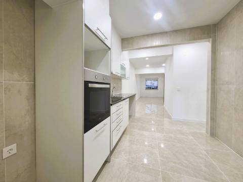 | Apartamento T2 | Central | Cova da Piedade |