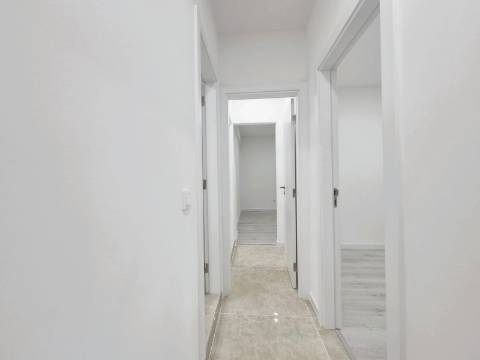 | Apartamento T2 | Central | Cova da Piedade |