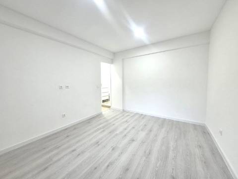 | Apartamento T2 | Central | Cova da Piedade |
