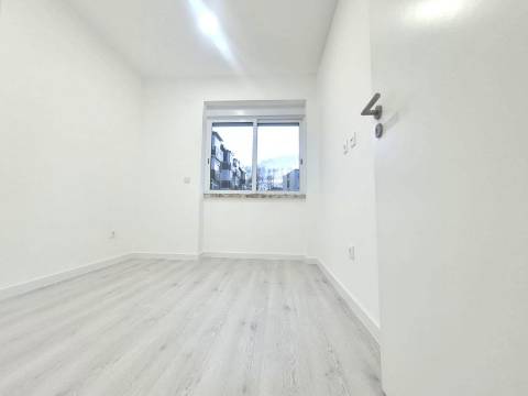 | Apartamento T2 | Central | Cova da Piedade |