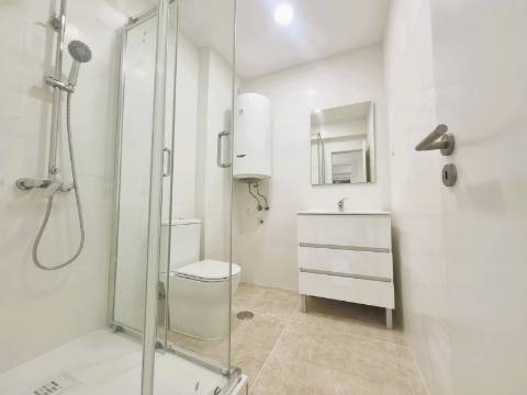 | Apartamento T2 | Central | Cova da Piedade |