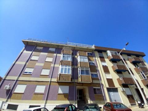| Apartamento T2 | Central | Cova da Piedade |