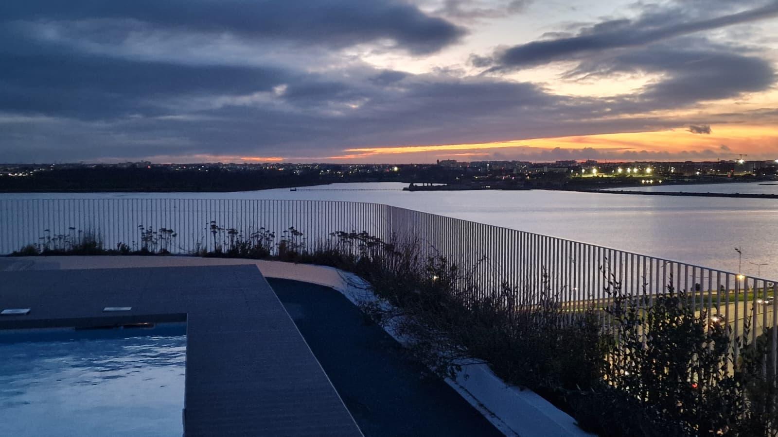 T2 com Vista Rio, Garagem e Piscina no Barreiro