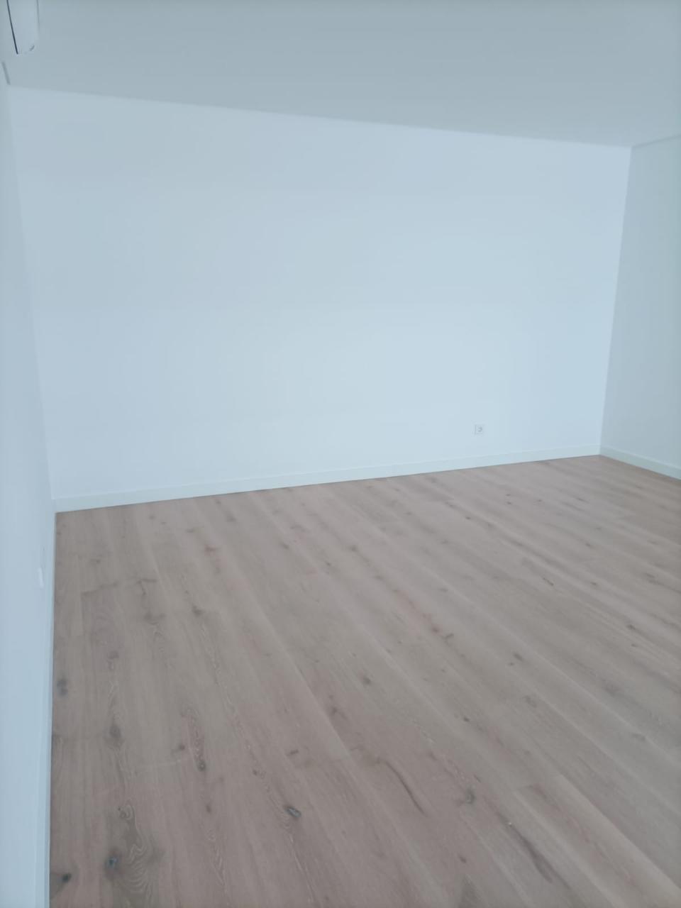 T2 com Vista Rio, Garagem e Piscina no Barreiro