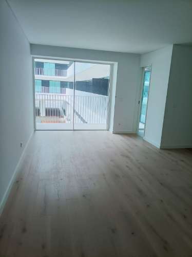 T2 com Vista Rio, Garagem e Piscina no Barreiro