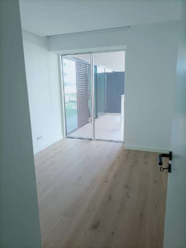 T2 com Vista Rio, Garagem e Piscina no Barreiro