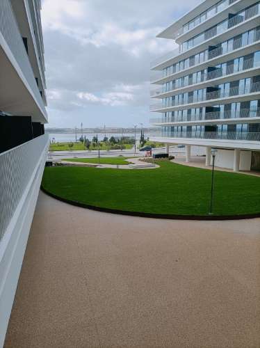 T2 com Vista Rio, Garagem e Piscina no Barreiro