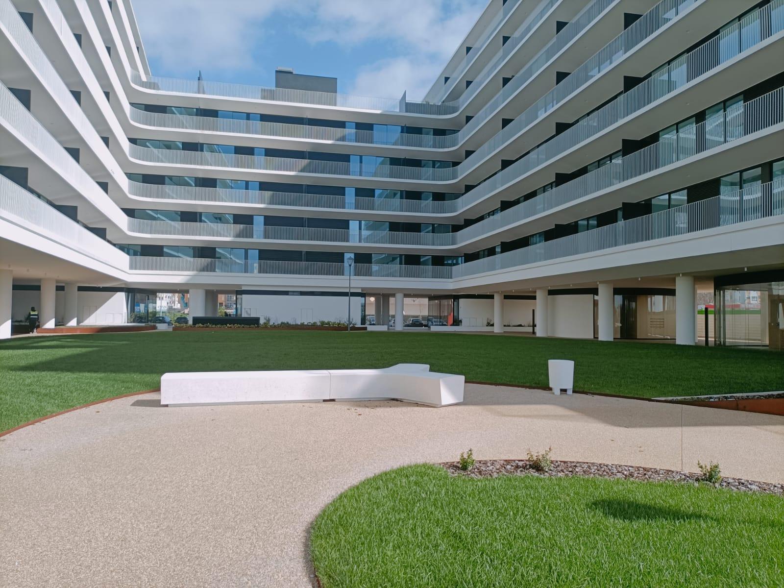 T2 com Vista Rio, Garagem e Piscina no Barreiro