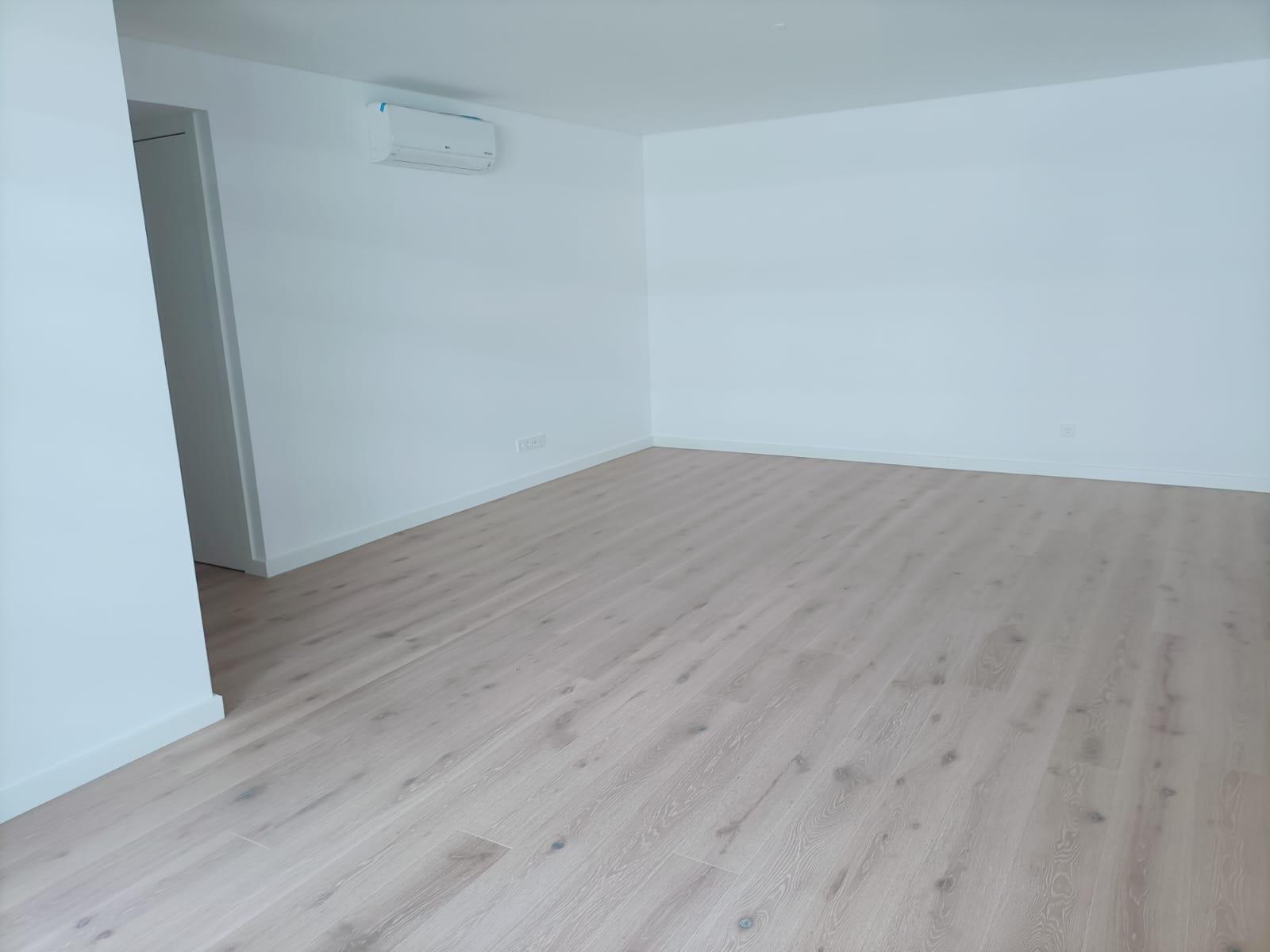 T2 com Vista Rio, Garagem e Piscina no Barreiro